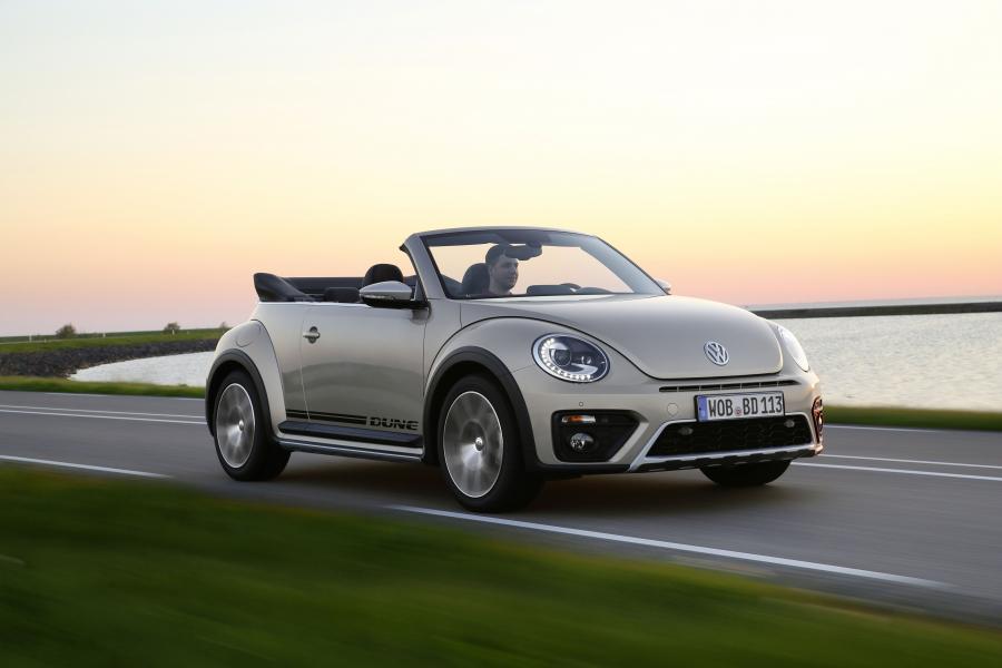  Volkswagen Beetle Dune Convertible 2016 года  (фото 19 из 32)